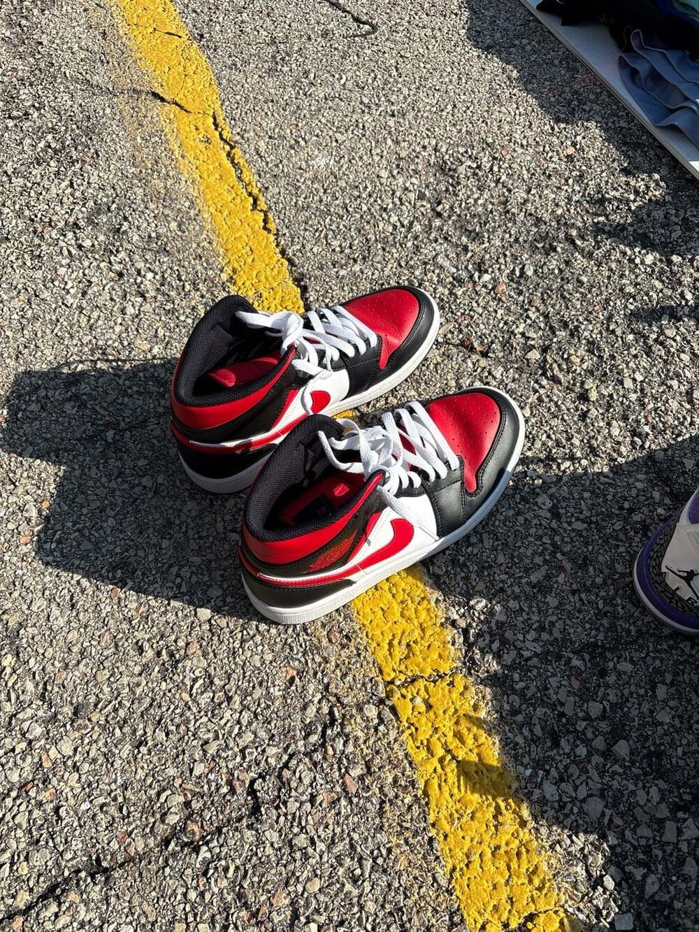 Nike Air Jordan 1 Mid Bred Toe Fire Red Black White 554724-079 Men's Size 8